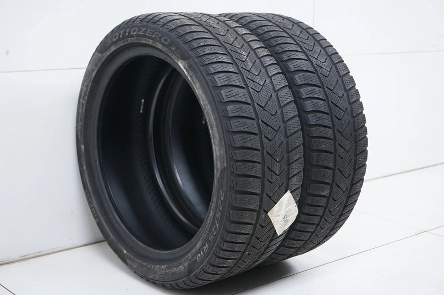 2 x Winterreifen Pirelli 225/45 R18 Zoll DOT21 ca.4mm MO RFT