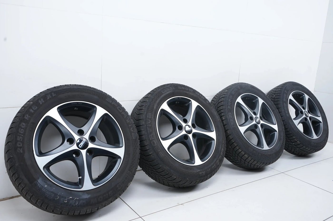 Roues d'hiver pour Hyundai Kona, pneus d'hiver 205/60/16 pouces