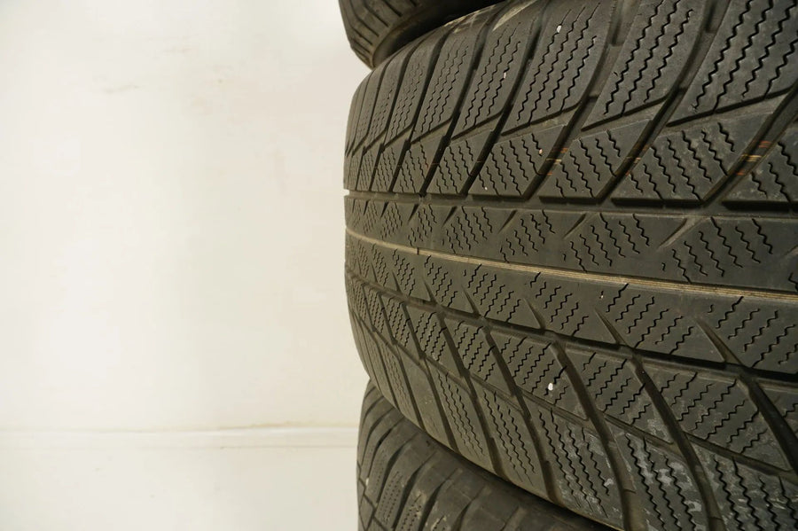 4 x Bridgestone winter tires 245/50 R19 inch DOT18 BMW* approx. 5mm tread depth RFT