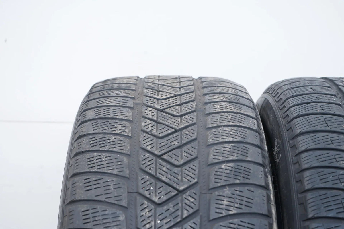 2 x Winterreifen Pirelli 235 55 19 Zoll DOT20/17 ca.4 mm MO RFT Detailansicht 4