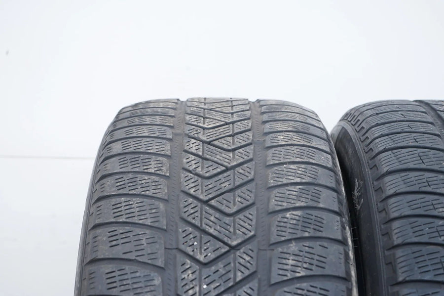 2 x Winterreifen Pirelli 235 55 19 Zoll DOT20/17 ca.4 mm MO RFT