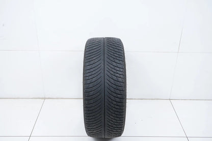 1 pneu hiver Michelin 255/45/20 pouces, profondeur d'environ 4 mm, homologué BMW DOT21*