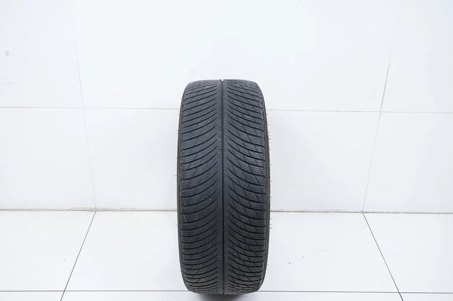 1 pneu hiver Michelin 255/45/20 pouces, profondeur d'environ 4 mm, homologué BMW DOT21*