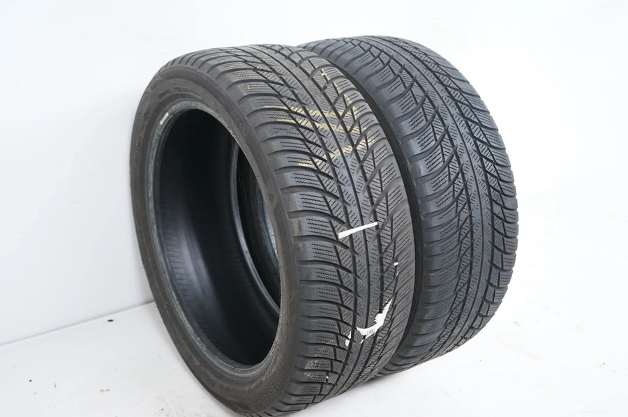 2 x Winterreifen Bridgestone LM 001 225 45 18 Zoll DOT23 ca.5 mm