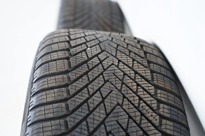Audi Q5 GU 8MA hliníková kola, zimní pneumatiky, zimní kola 255 45 20 palců 8MA601025G