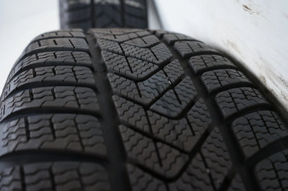 BMW Serie 5 G30 G31 pneumatici invernali ruote invernali 245 45 18 pollici 7mm