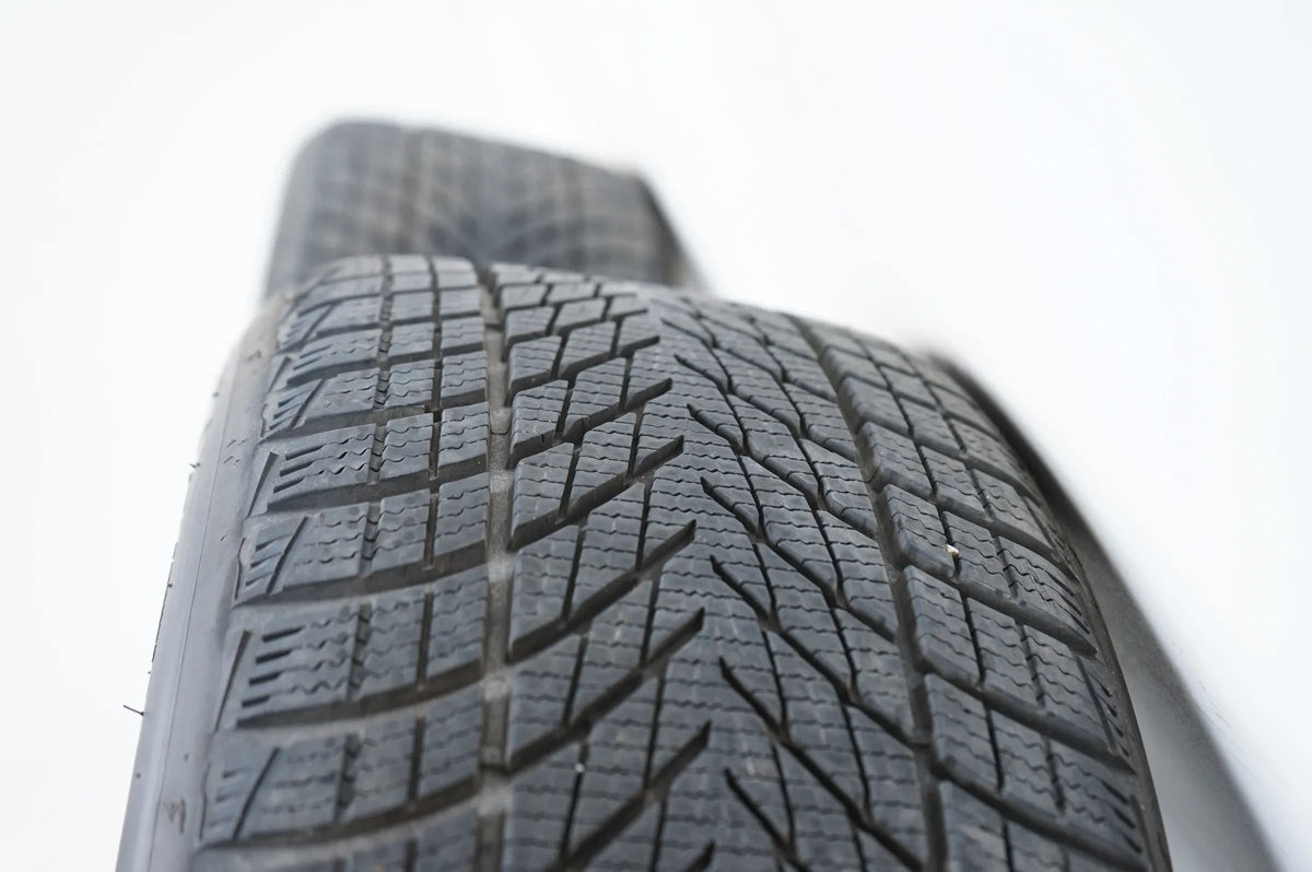 Audi A5 S5 B10 FU 8B Winterreifen Winterräder 245 40 19 Zoll 8B3601025AS Vue détaillée 11