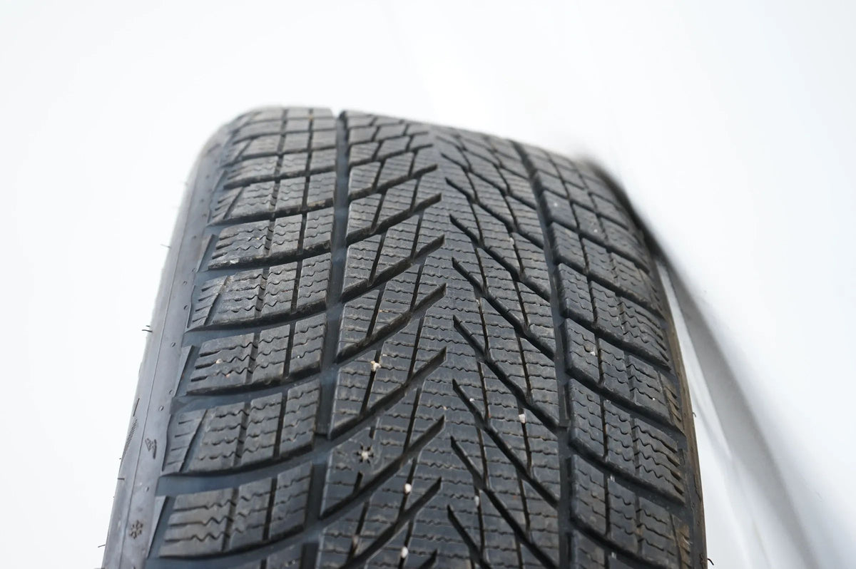 Audi A5 S5 B10 FU 8B Winterreifen Winterräder 245 40 19 Zoll 8B3601025AS Detail view 11