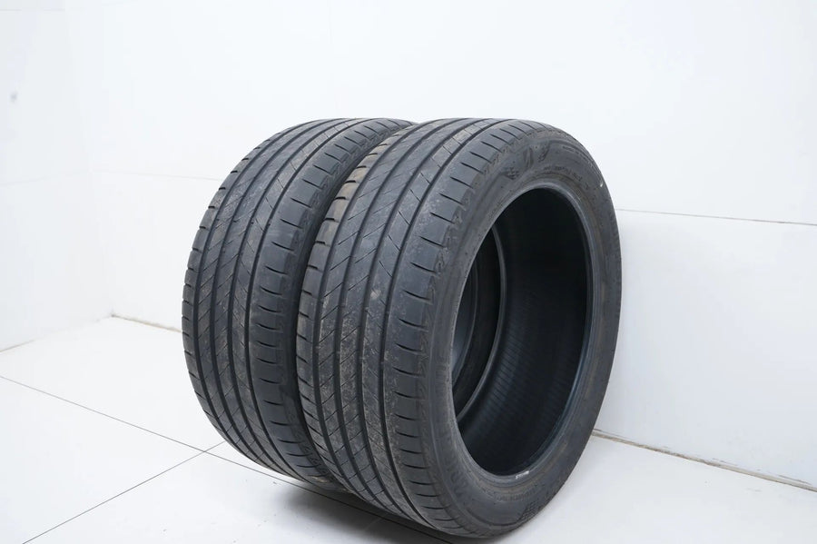2 pneus été Bridgestone 255/45 R19 pouces, profondeur de sculpture d'environ 5 mm, DOT 21 MO
