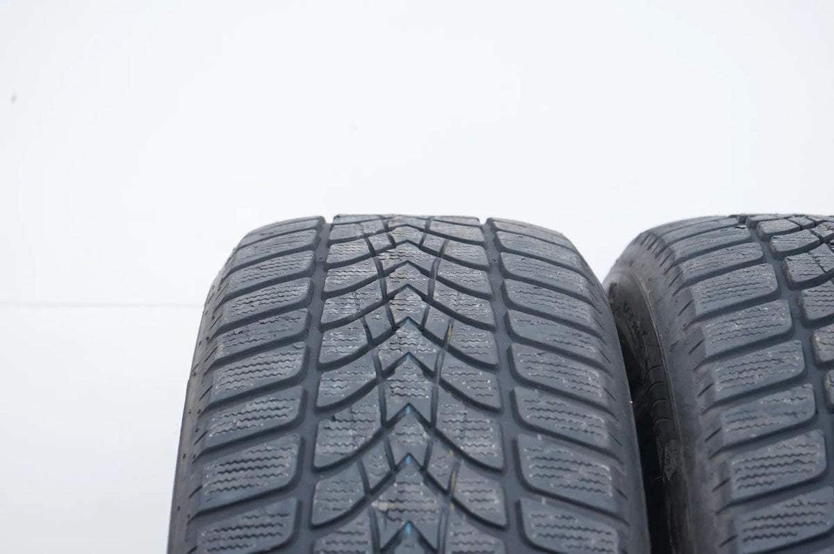 2 pneus hiver Dunlop 215/55 R18 pouces, profondeur de sculpture d'environ 4 mm, DOT19 MO RFT Vue détaillée 4