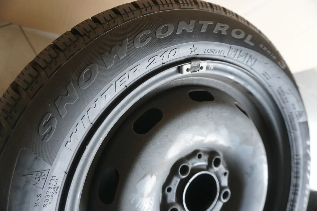 Original Mini Cooper one F55 F56 Winterräder Winterreifen 175 65 R15 2023 8mm Detail view 3