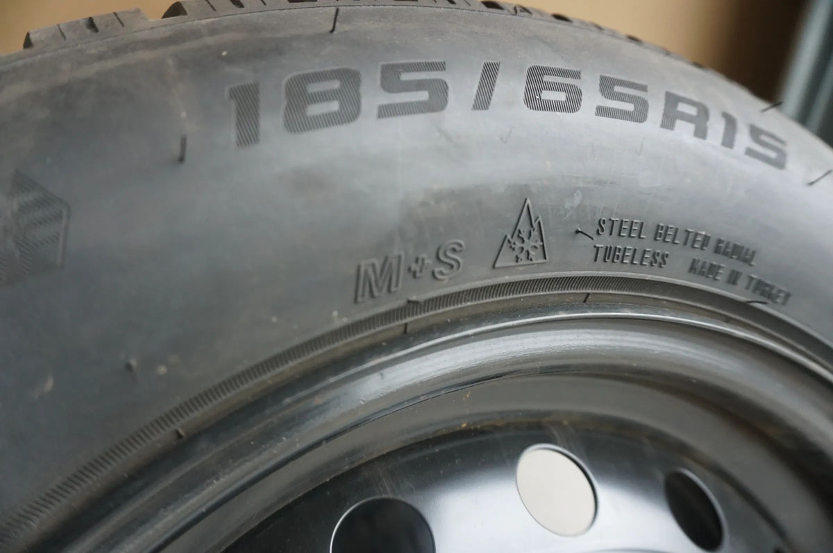 Original Renault Clio V Stahlfelgen Winterreifen Winterräder 185 65 R15 2023 7mm Detailansicht 3