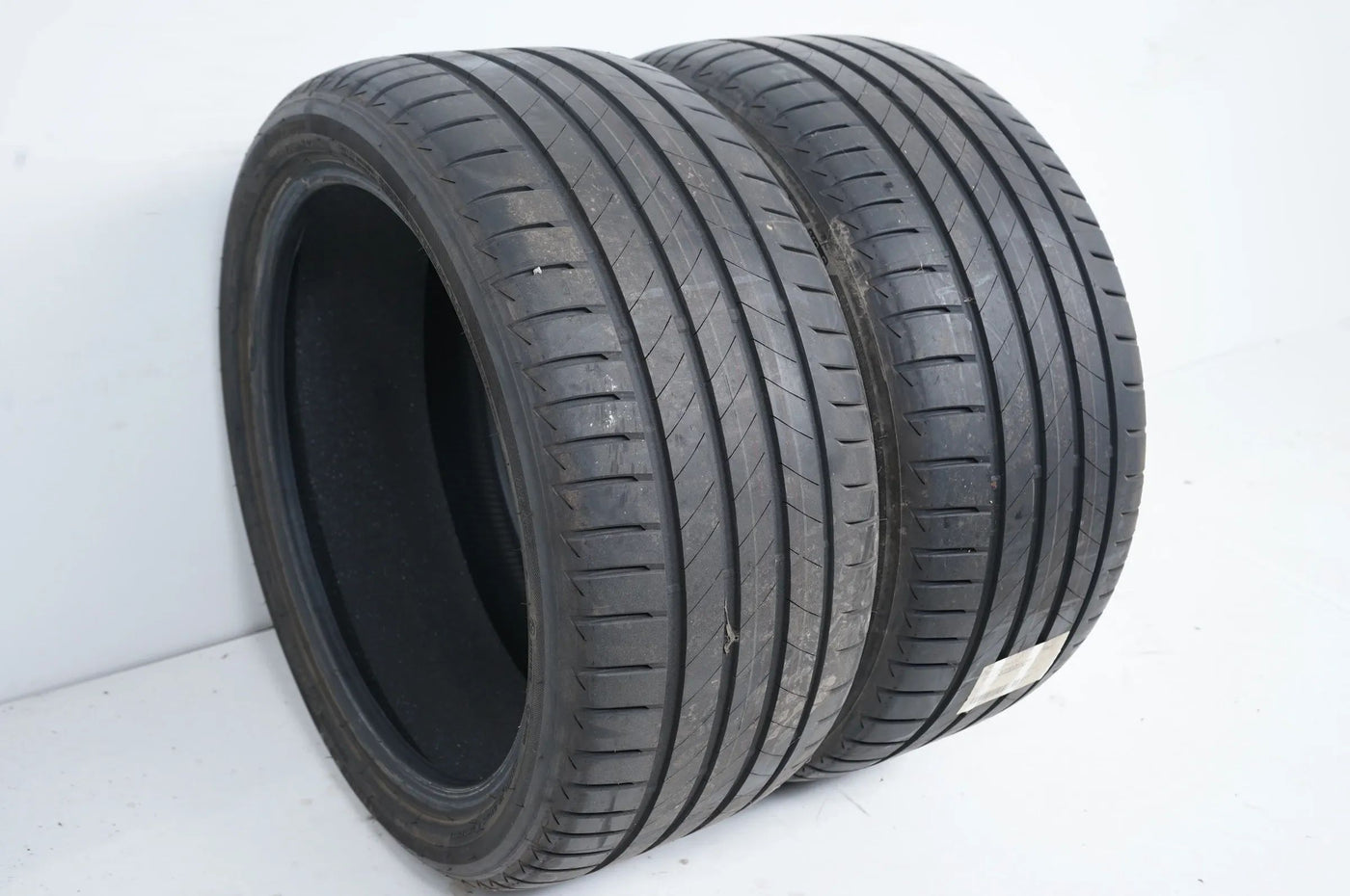 2 x Demo Summer Tires Bridgestone 285 35 20 Inch DOT20 MO