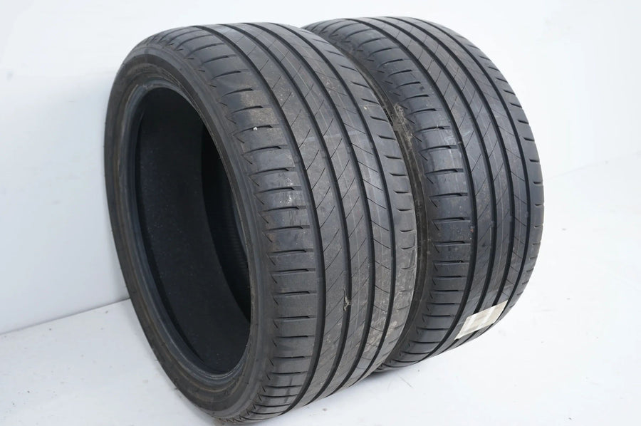 2 x Demo Summer Tires Bridgestone 285 35 20 Inch DOT20 MO