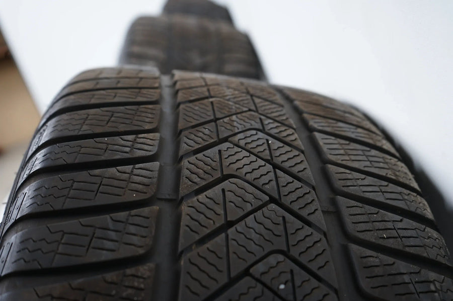 Cerchi invernali con pneumatici invernali Mercedes Classe E W213 da 18 pollici Sport