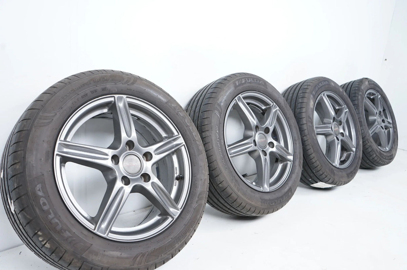 Volkswagen VW Caddy Golf Sommerräder Sommerreifen 205 55 16 Zoll