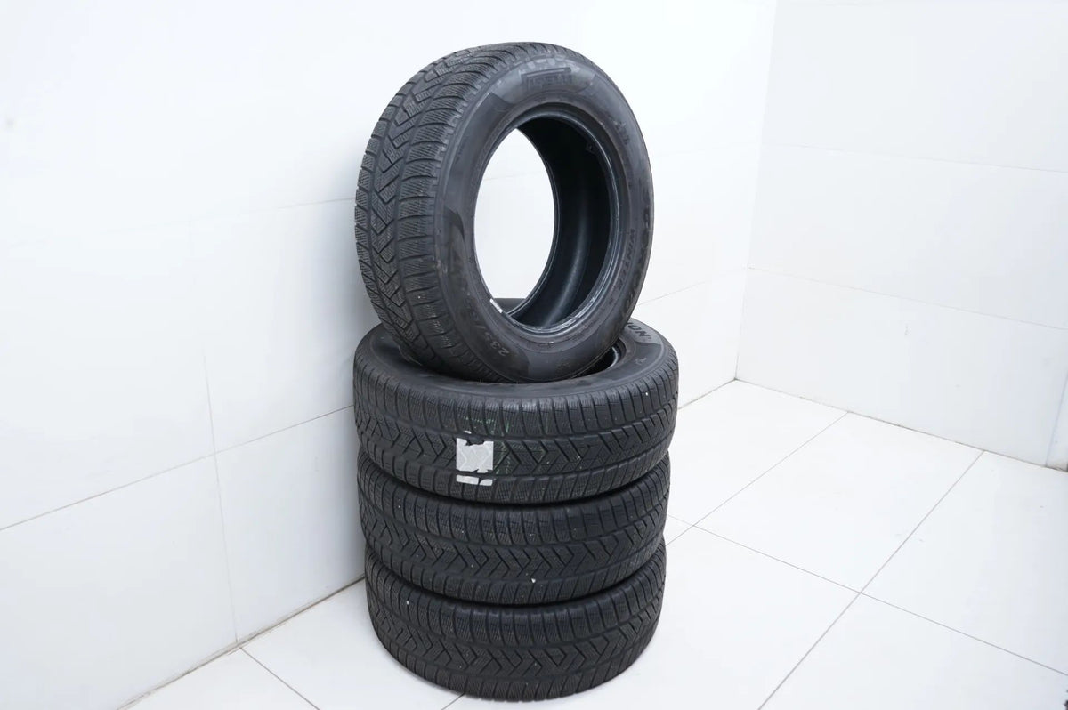 4x Winterreifen Pirelli 235 65 17 Zoll DOT20 MO ca.4 mm Detailansicht 3