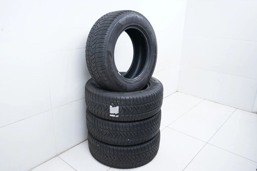 4x Winterreifen Pirelli 235 65 17 Zoll DOT20 MO ca.4 mm