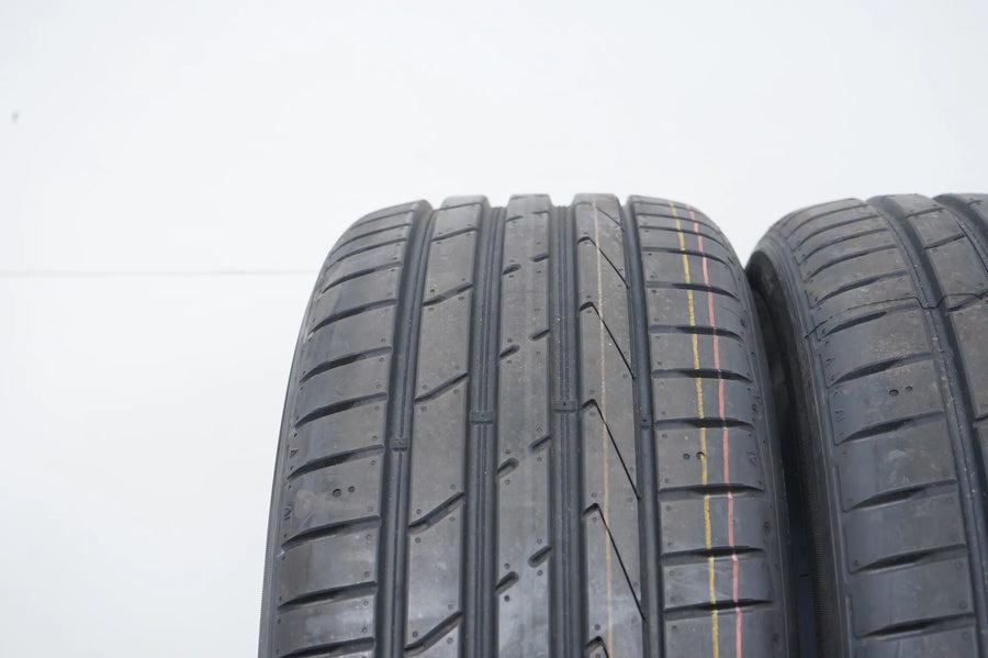 2 x DEMO Sommerreifen Hankook 225 45 18 Zoll DOT22 MO RFT