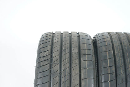 2 pneus été de démonstration Bridgestone 235/35/19 pouces DOT23 AO