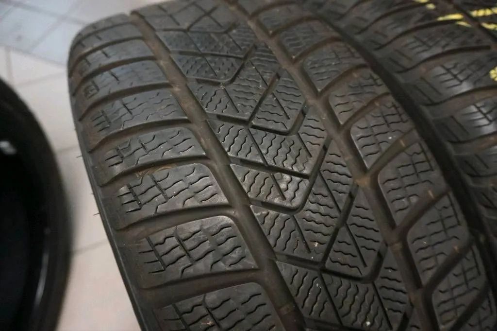 Original Mercedes C-Klasse W206 S206 18 Zoll Alufelgen Winterräder Winterreifen Detailansicht 8
