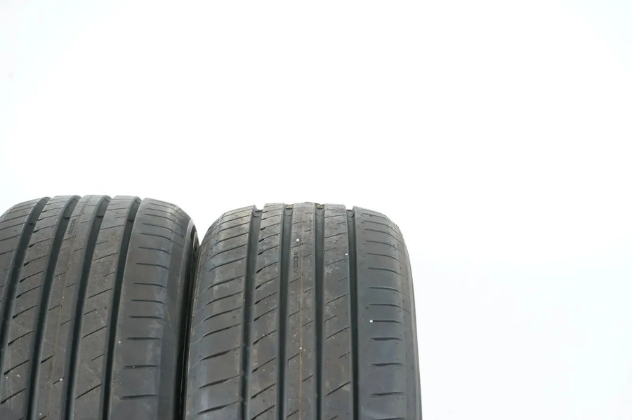 2 pneus d'été de démonstration Nexen 225 55 18 pouces DOT23 Bmw*MO