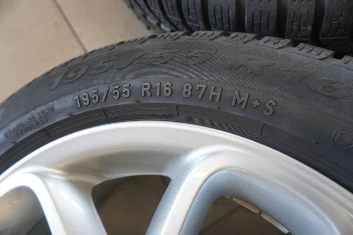 Original Mini Cooper One F56 Alloy Wheels Winter Tyres 195 55 R16 7mm Detailansicht 7