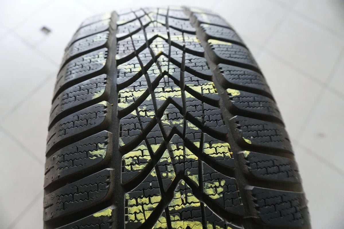 205 60 R16 92H Winter Tires Dunlop SP Winter Sport 4D MO 8mm Detailansicht 2