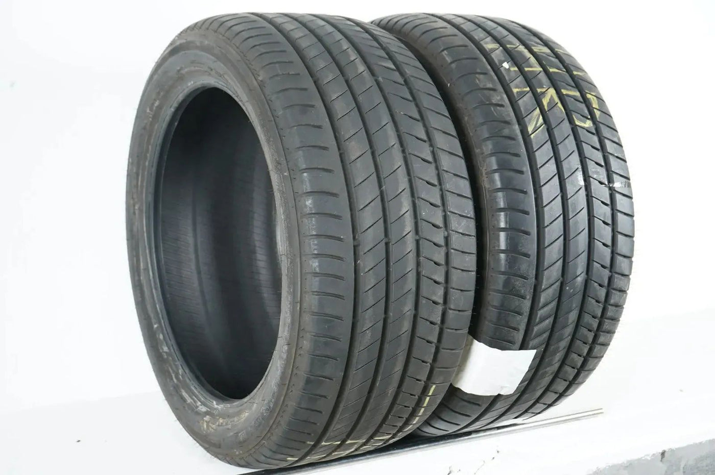 2 x pneus été Bridgestone 305 40 R20 20 pouces DOT23 env. 6mm Bmw*