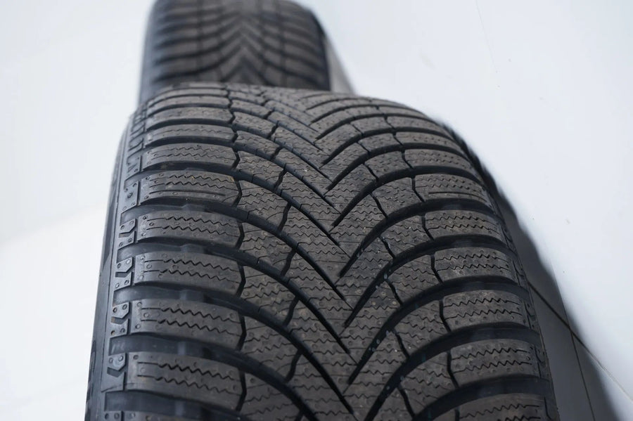 Like new BMW 1 Series F70 winter tires/wheels 225/40/19 inch 977M