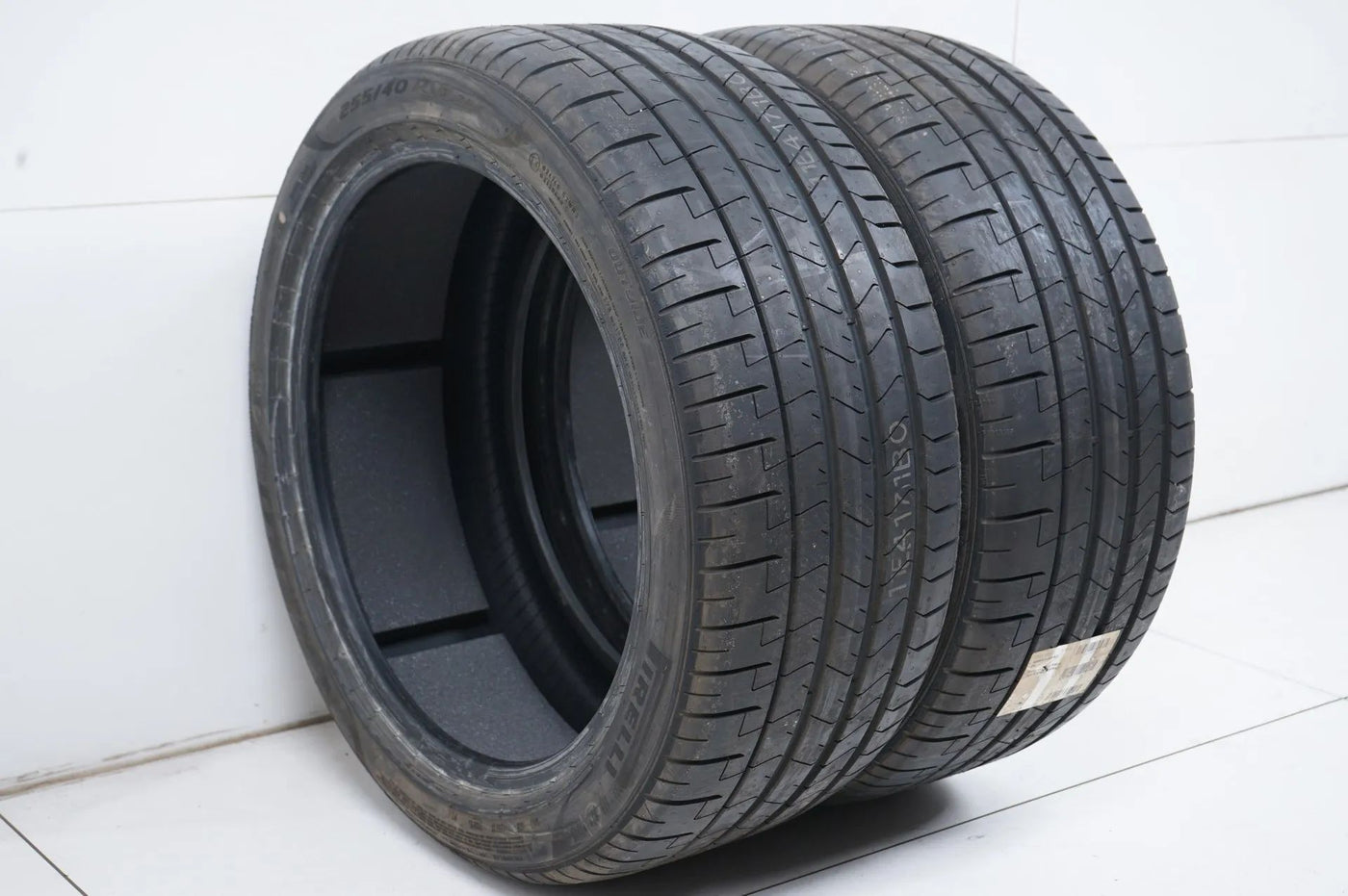 2x DEMO summer tires Pirelli 255 40 18 inch DOT21 MO