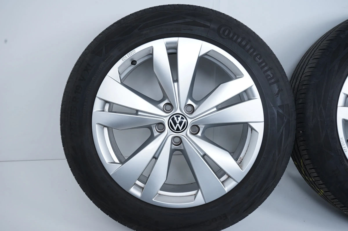 VW Volkswagen ID4 E2 Summer Wheels Summer Tires 19 Inch Detailansicht 3