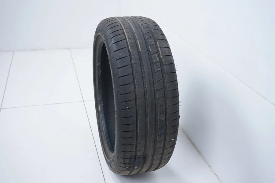 1x Dunlop summer tire 225 45 19 inch DOT17 BMW* approx. 6mm tread depth RFT