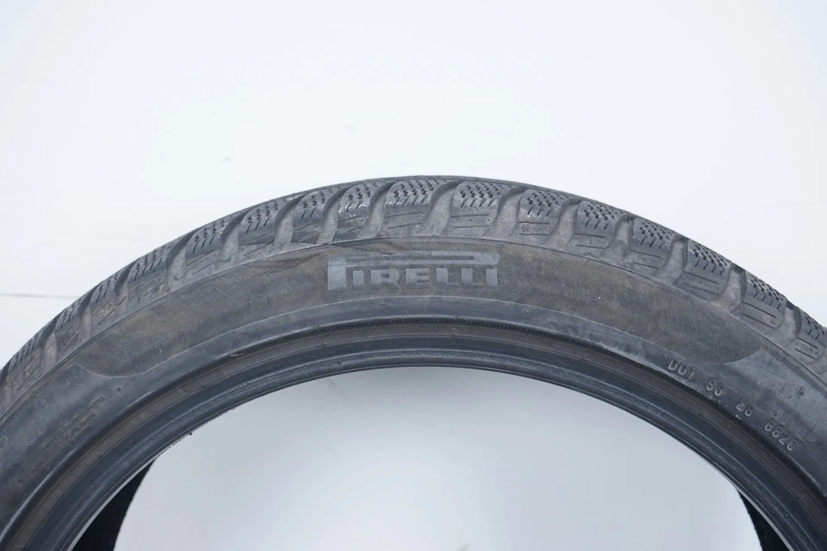 1 x Pirelli winter tire 225 45 19 inch DOT119 BMW* approx. 5mm RFT Detail view 2