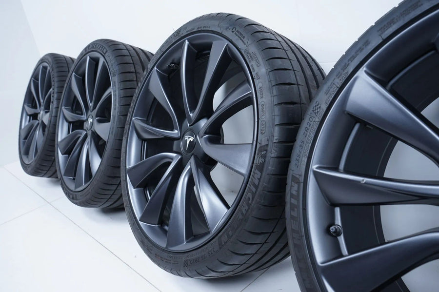 Tesla Model 3 summer tires, summer wheels, 235/35/20 inch, 7mm tread depth