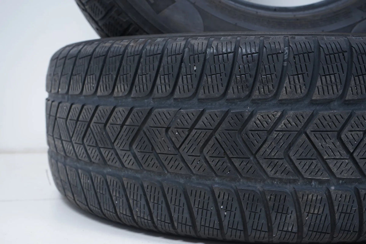 2x Winter tires 255 65 17 inch Pirelli DOT17 MO approx. 4mm tread depth Detailansicht 7