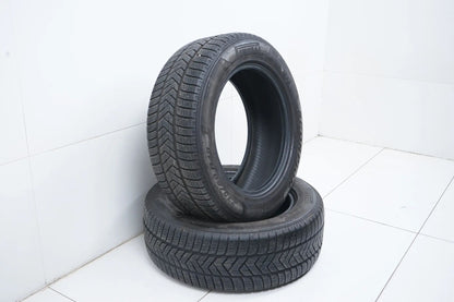 2x Pirelli winter tires 235 60 18 inch DOT19/17 MO approx. 4.5mm tread depth