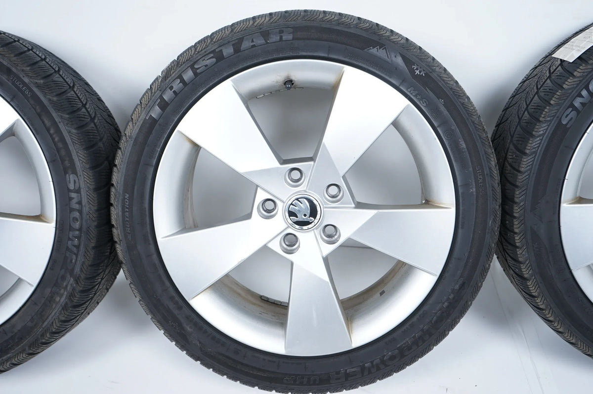 Skoda Octavia 5E Roues d'hiver Pneus d'hiver 225 45 17 pouces 5E0601025D Detailansicht 5