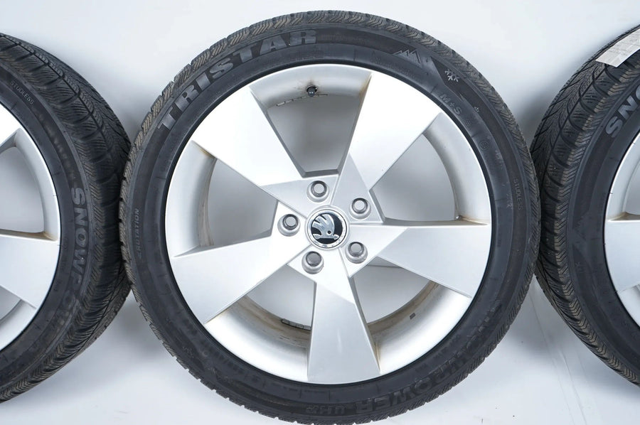 Skoda Octavia 5E Roues d'hiver Pneus d'hiver 225 45 17 pouces 5E0601025D