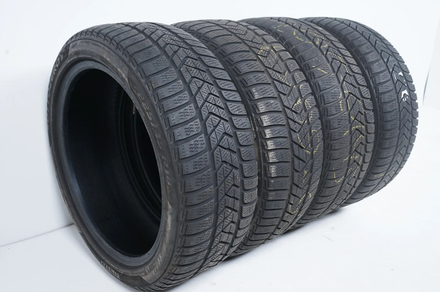 4 x Winterreifen Pirelli 225/45 R18 18 Zoll DOT19/18 ca.5mm MO