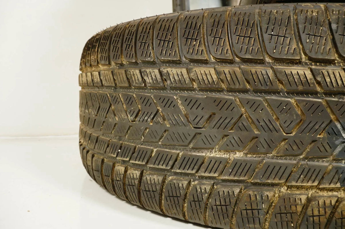 2x Winterreifen Pirelli Scorpion 285 45 22 Zoll DOT21 ca.4mm MO Detailansicht 5