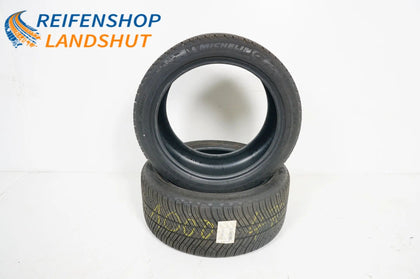2 pneus d'hiver Michelin Pilot 265/40/19 pouces, profondeur de sculpture d'environ 6,5 à 7 mm.