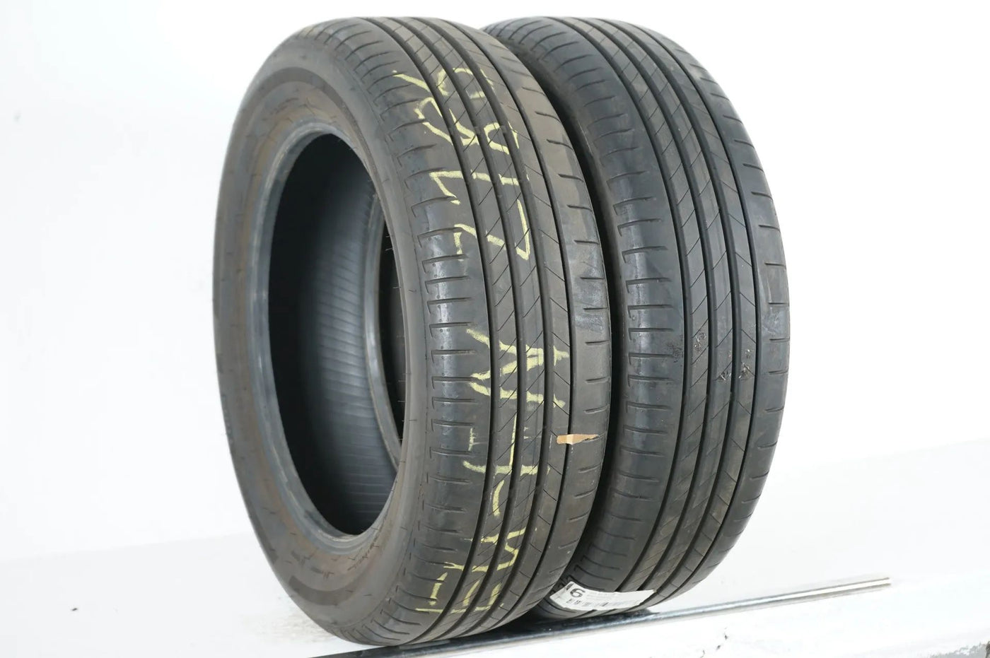 2 x Sommerreifen Bridgestone 205 60 17 Zoll DOT22 ca.5-6mm Bmw*