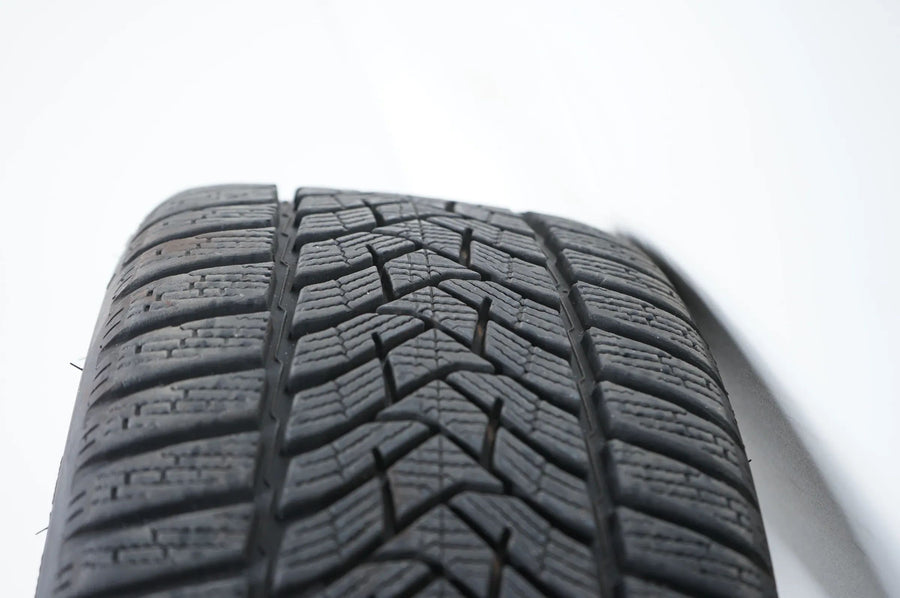Audi A3 8Y zimní pneumatiky zimní kola 225 40 18 palců 8Y0601025j