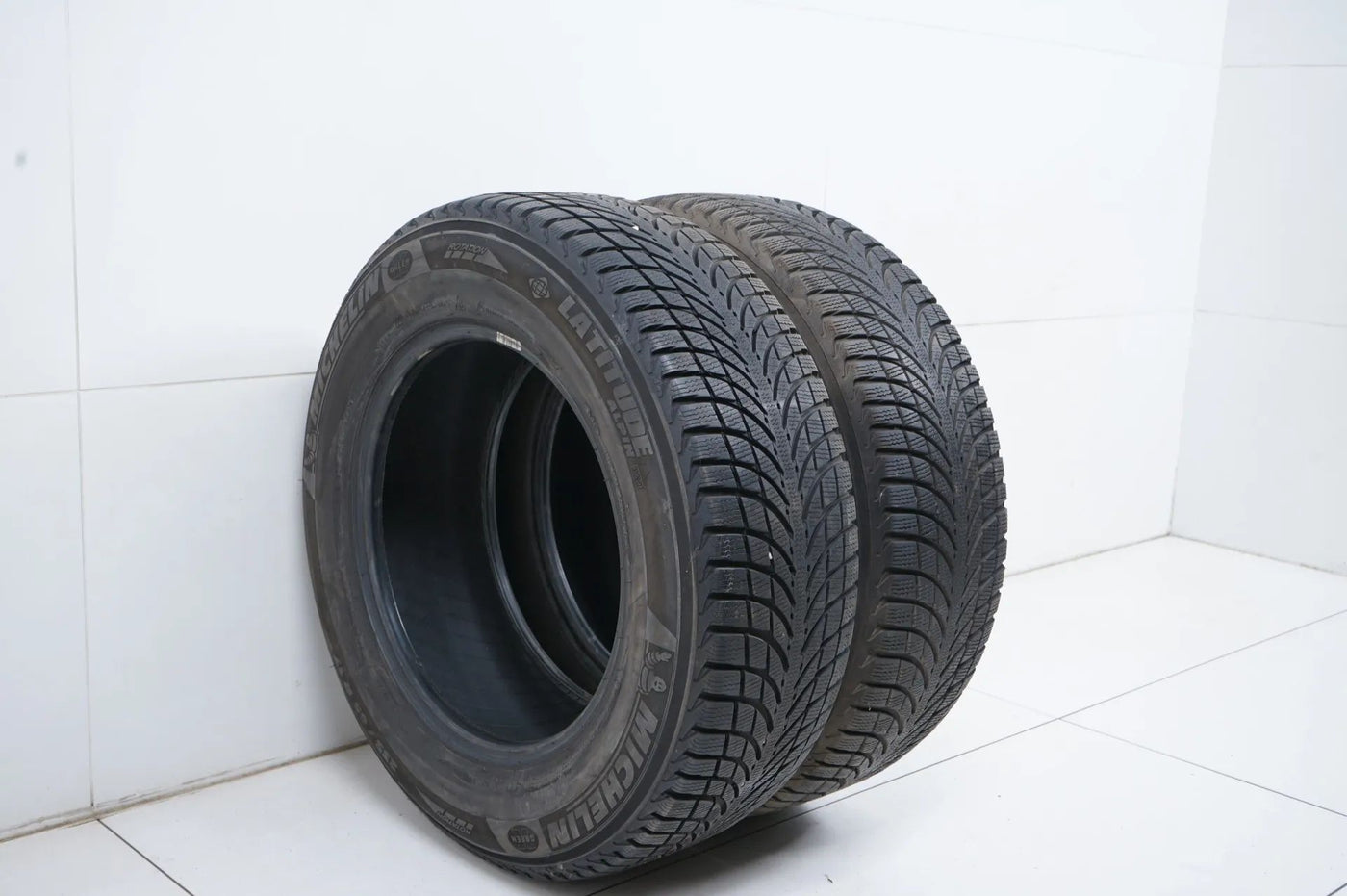2x Michelin winter tires 235 65 17 inch DOT18 MO approx. 5 mm tread depth