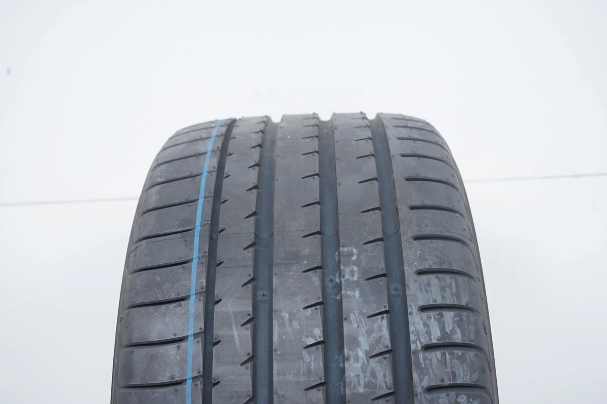 1x DEMO summer tire Yokohama 275 35 19 inch DOT22 MO Detail view 4