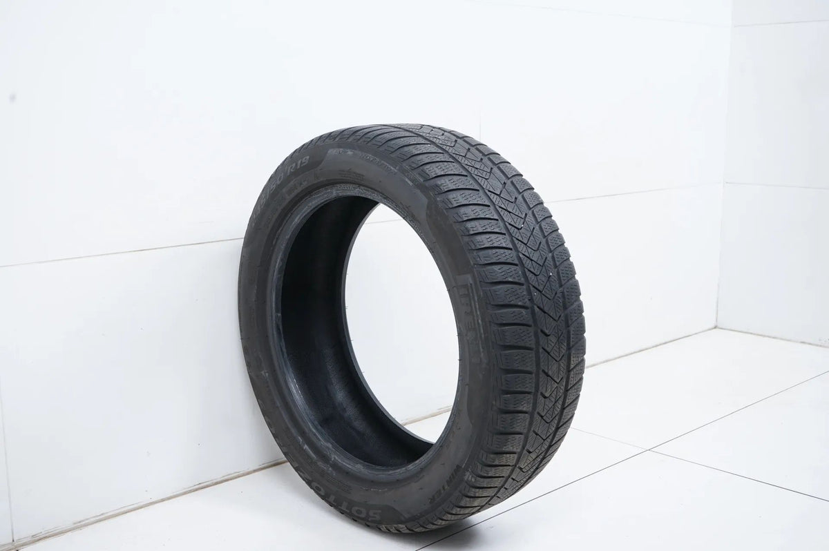 1 x Pirelli winter tire 245/50 R19 inch DOT22 BMW* approx. 4mm tread depth RFT