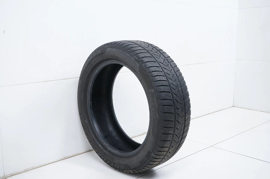 1 x Pirelli winter tire 245/50 R19 inch DOT22 BMW* approx. 4mm tread depth RFT