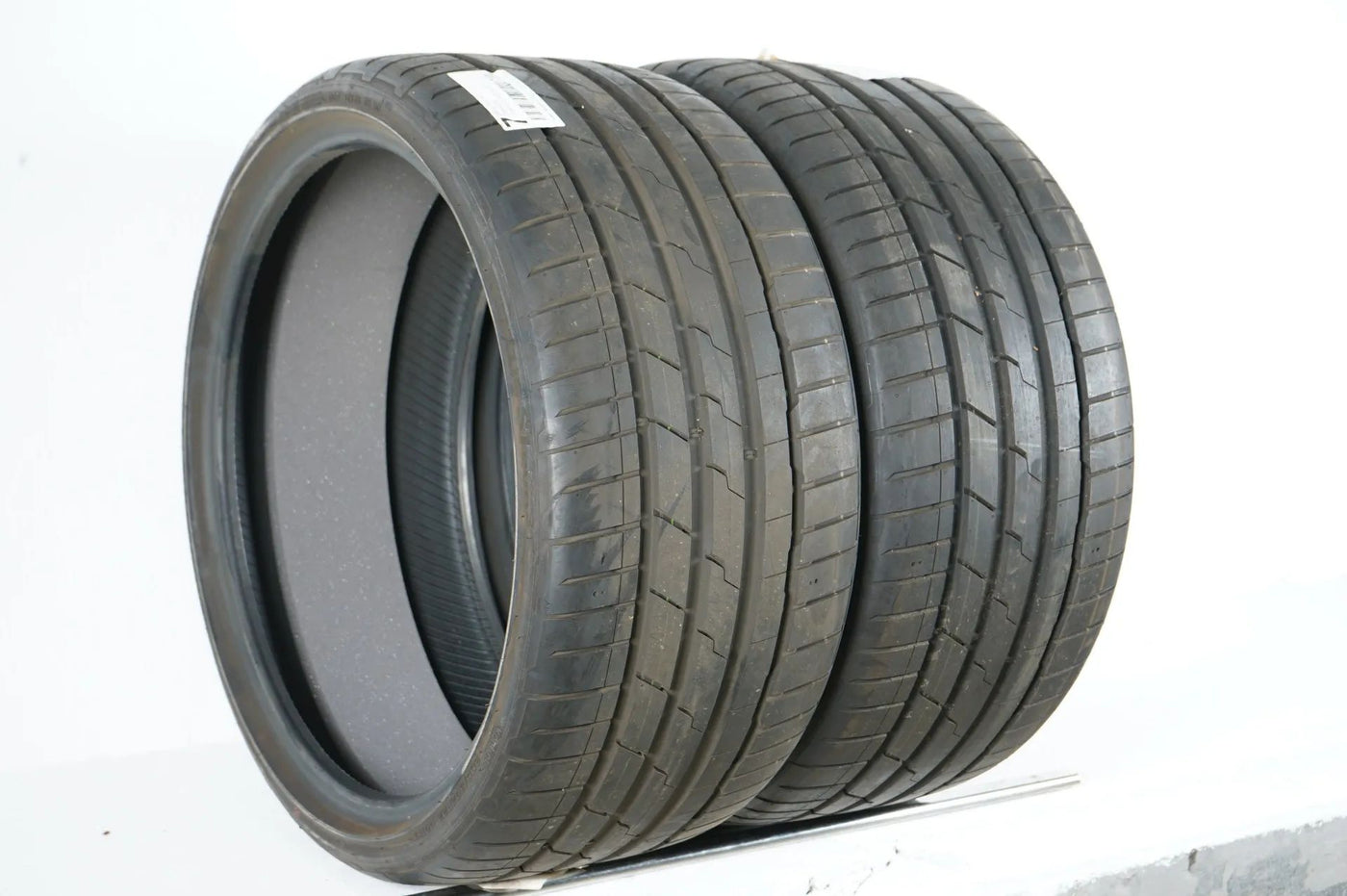 2 x DEMO Sommerreifen Hankook 285 30 22 Zoll DOT23 AO