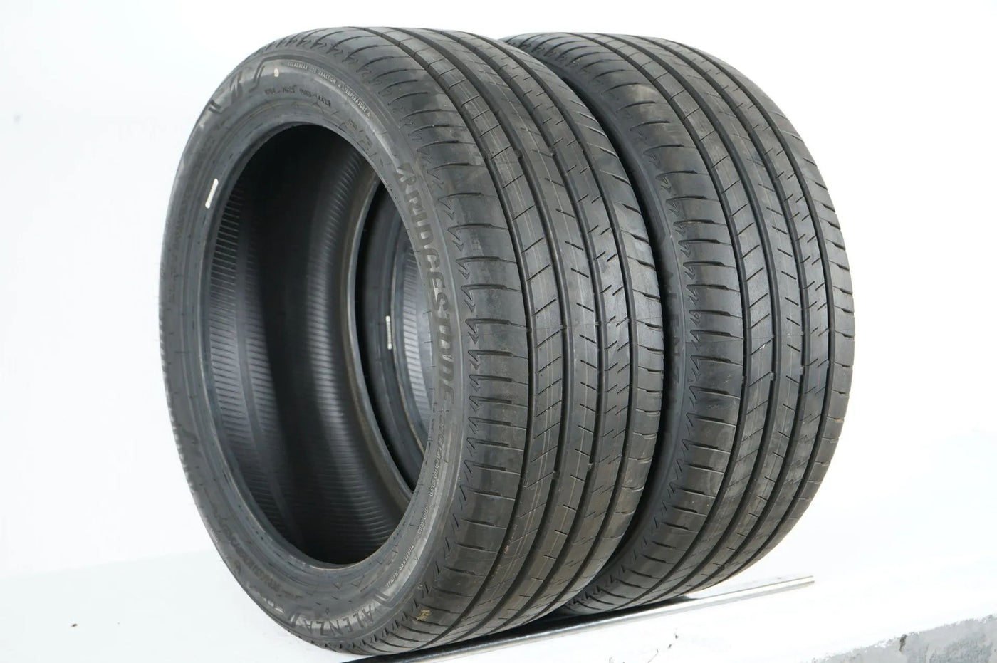 2 pneus été de démonstration Bridgestone 275/40/20 pouces BMW* DOT23 RFT
